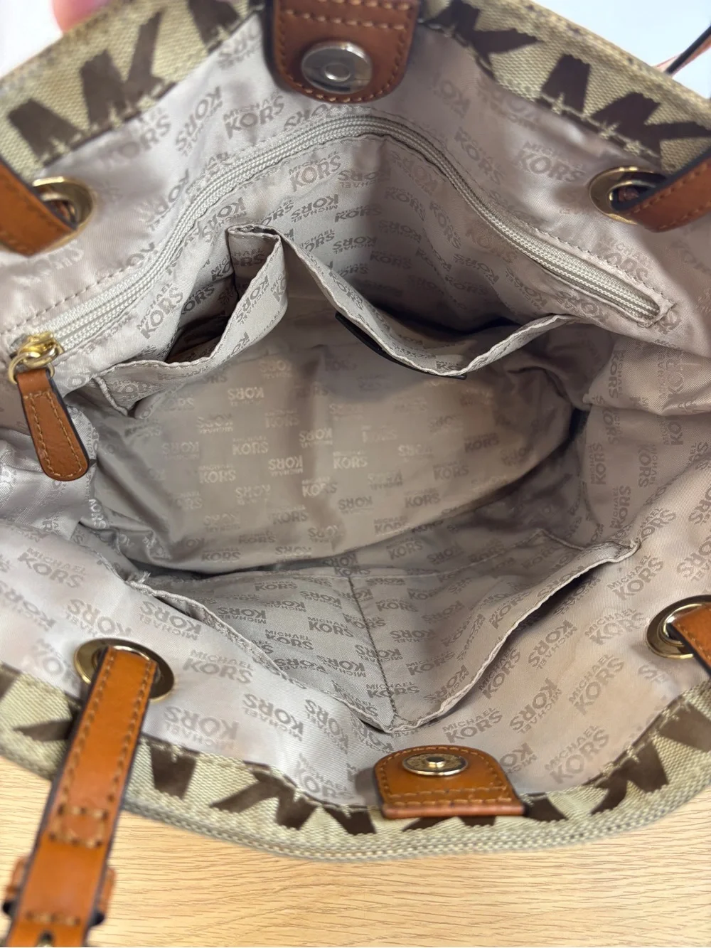 Michael Kors Jet Set Signature Jacquard Tote Bag - Picture 10 of 16